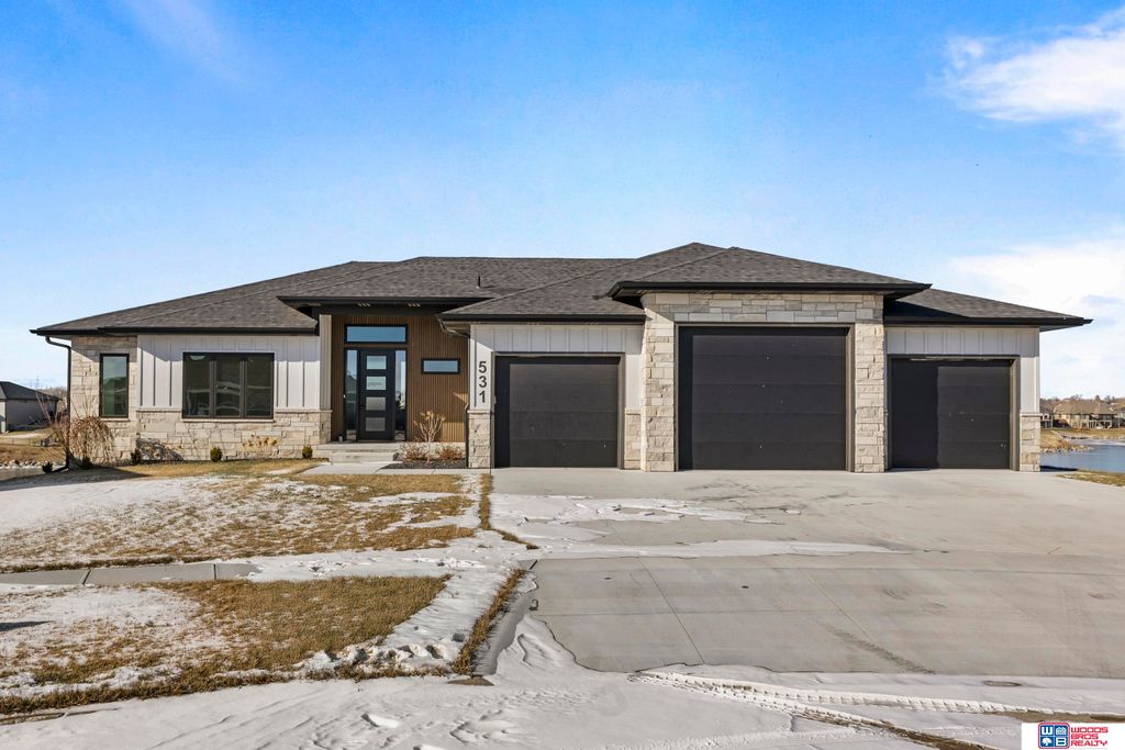 531 White Cap Bay, Lincoln, NE 68527