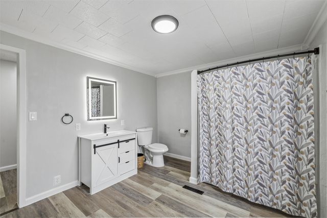 501 E 1st Avenue, Indianola, IA 50125