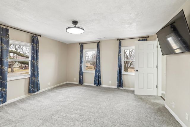 501 E 1st Avenue, Indianola, IA 50125