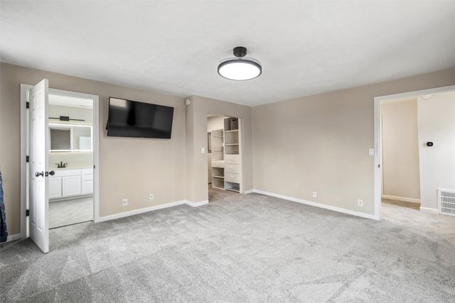 501 E 1st Avenue, Indianola, IA 50125