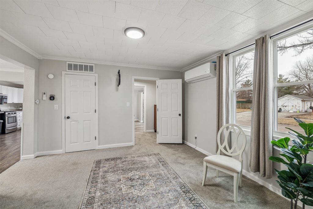 501 E 1st Avenue, Indianola, IA 50125