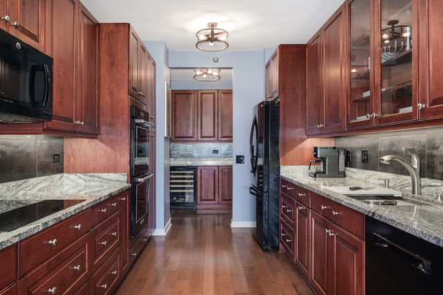 501 N Clinton Street 903, Chicago, IL 60654