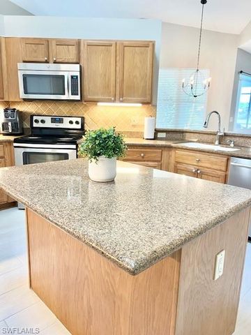 6564 Chestnut CIR, Naples, FL 34109