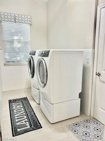 6564 Chestnut CIR, Naples, FL 34109