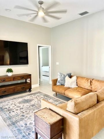 6564 Chestnut CIR, Naples, FL 34109