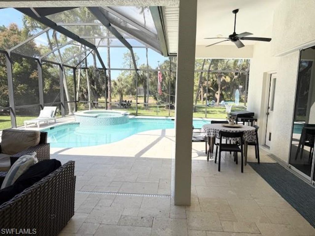 6564 Chestnut CIR, Naples, FL 34109