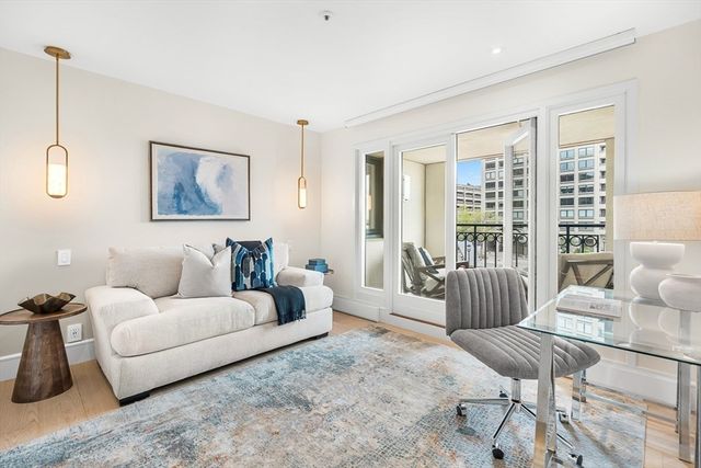 20 Rowes Wharf 309, Boston, MA 02110