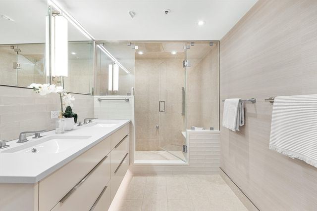 20 Rowes Wharf 309, Boston, MA 02110