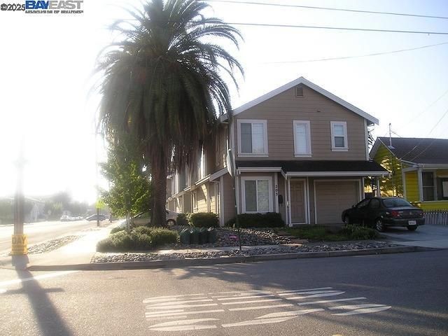 203 Maple St, Livermore, CA 94550