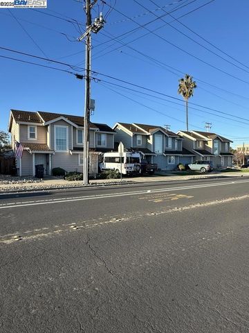 203 Maple St, Livermore, CA 94550