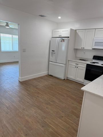 236 SW 7th St, Dania Beach, FL 33004