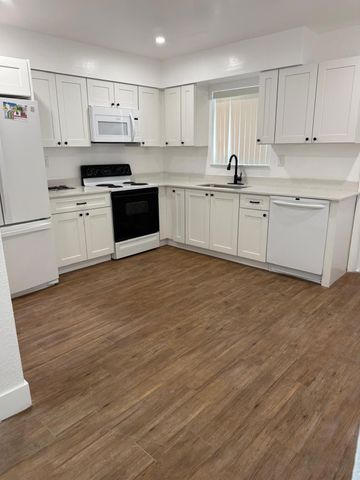 236 SW 7th St, Dania Beach, FL 33004