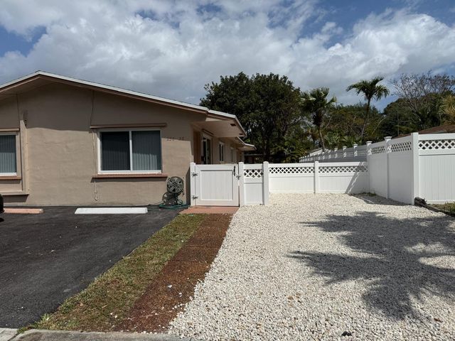 236 SW 7th St, Dania Beach, FL 33004