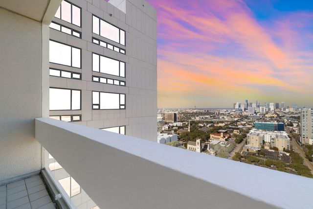 1111 Hermann Drive 28D, Houston, TX 77004