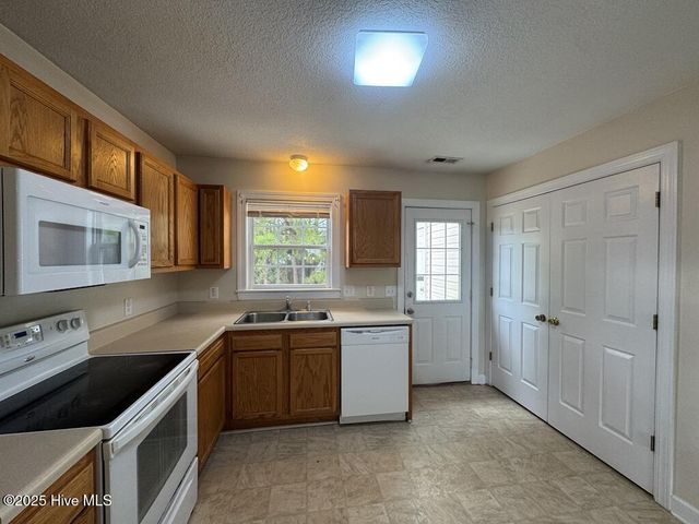 1106 Springwood Drive, Jacksonville, NC 28546