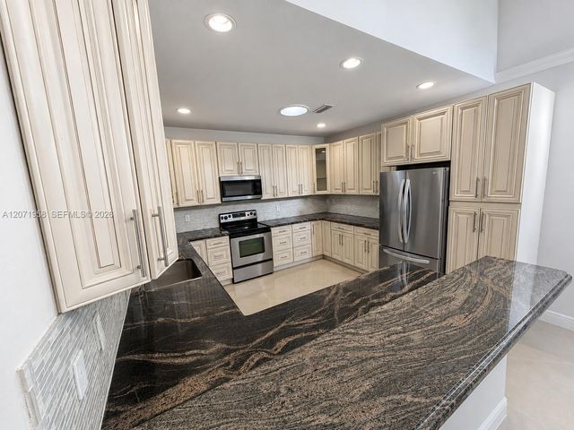 8142 Silver Palm Court 17, Tamarac, FL 33321