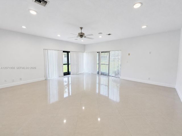 8142 Silver Palm Court 17, Tamarac, FL 33321