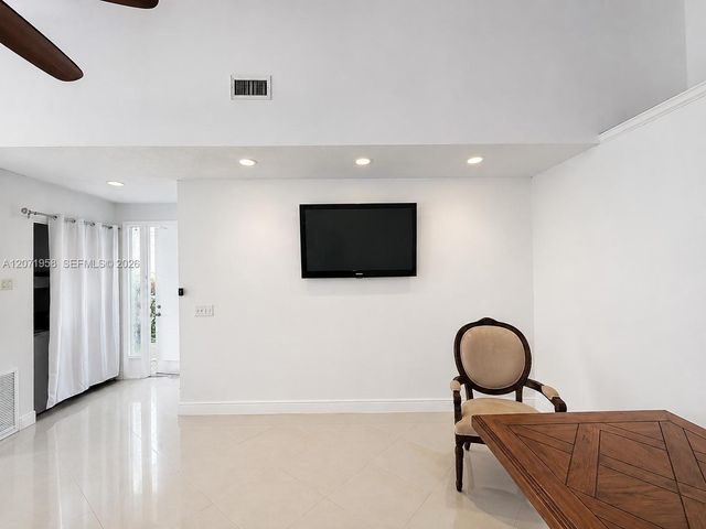 8142 Silver Palm Court 17, Tamarac, FL 33321