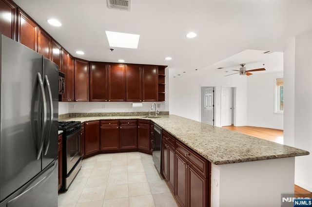 515 Gregory 8, Weehawken, NJ 07086