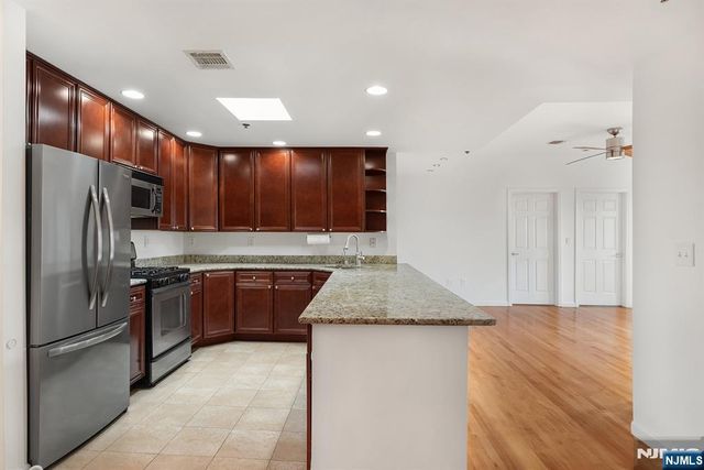 515 Gregory 8, Weehawken, NJ 07086