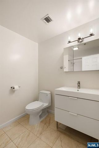 515 Gregory 8, Weehawken, NJ 07086