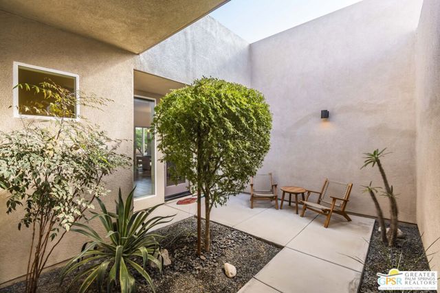 684 Bliss Way, Palm Springs, CA 92262