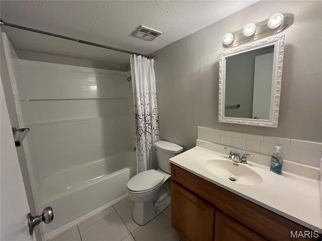 2553 Brush Court C, Unincorporated, MO 63125