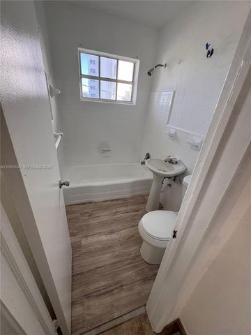 7800 Byron Ave, Miami Beach, FL 33141