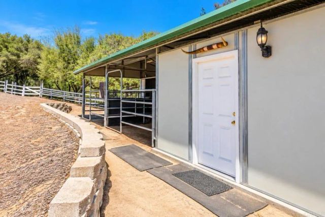20020 Elfin Forest Road, Escondido, CA 92029