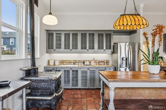 1556 Revere Avenue, San Francisco, CA 94124