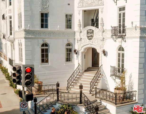 1302 Sweetzer Avenue 204, West Hollywood, CA 90046