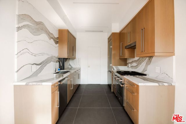 1302 Sweetzer Avenue 204, West Hollywood, CA 90046