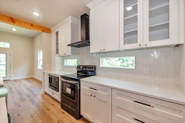 153 Bending Oaks Lane, Livingston, TX 77351