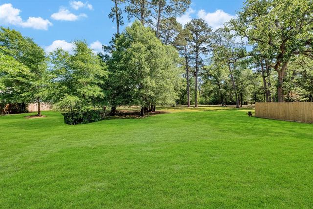 153 Bending Oaks Lane, Livingston, TX 77351