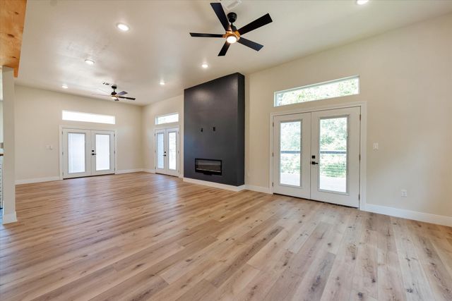 153 Bending Oaks Lane, Livingston, TX 77351