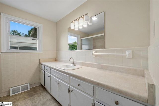 108 Valley Drive, Greer, SC 29651