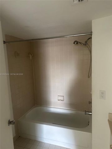 6272 NW 186th St 212, Hialeah, FL 33015
