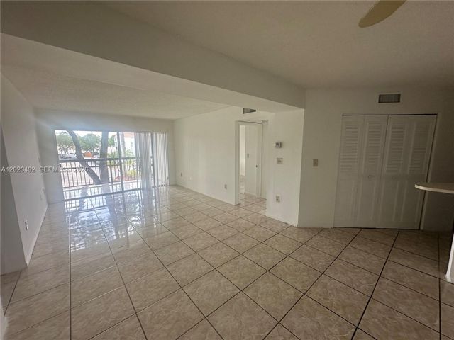 6272 NW 186th St 212, Hialeah, FL 33015