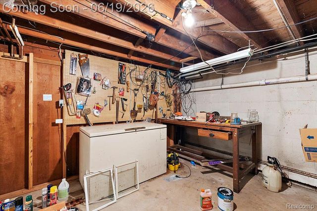10324 Oakhill Road, Springfield Charter Township, MI 48442
