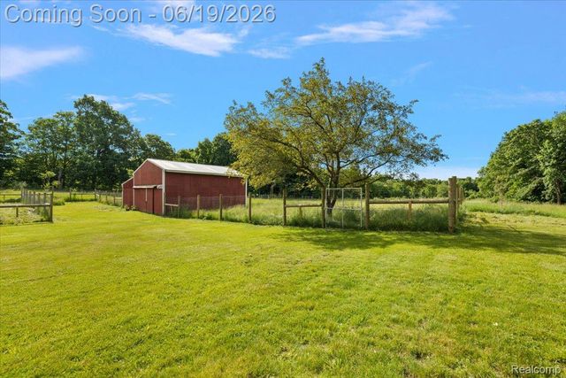 10324 Oakhill Road, Springfield Charter Township, MI 48442