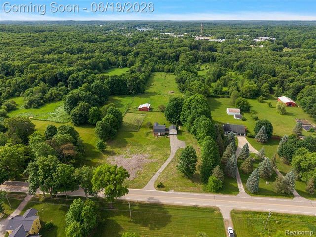10324 Oakhill Road, Springfield Charter Township, MI 48442