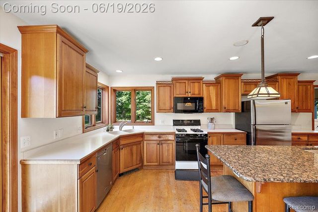 10324 Oakhill Road, Springfield Charter Township, MI 48442