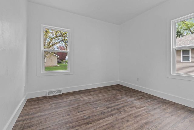 1034 ADAMS AVENUE, Oshkosh, WI 54902