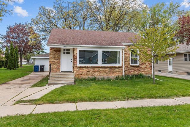 1034 ADAMS AVENUE, Oshkosh, WI 54902