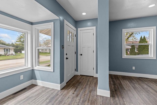 1034 ADAMS AVENUE, Oshkosh, WI 54902