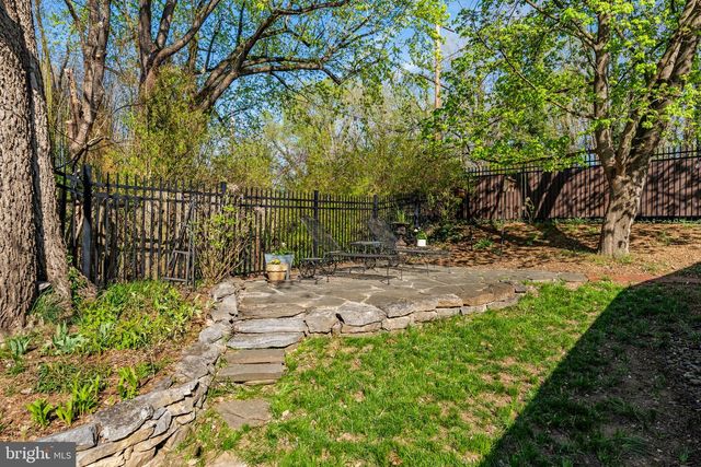 301 E GERMAN ST, Shepherdstown, WV 25443