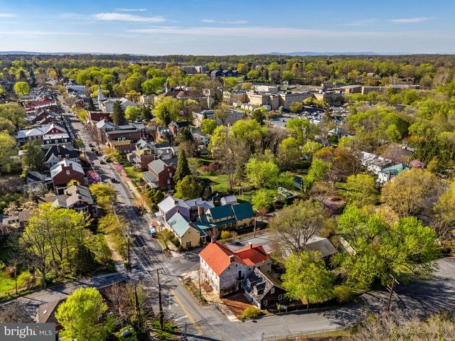 301 E GERMAN ST, Shepherdstown, WV 25443