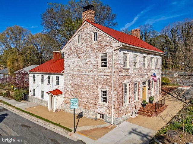 301 E GERMAN ST, Shepherdstown, WV 25443