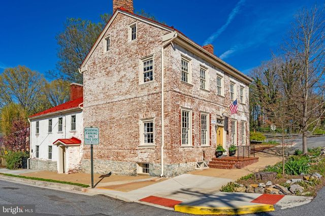 301 E GERMAN ST, Shepherdstown, WV 25443