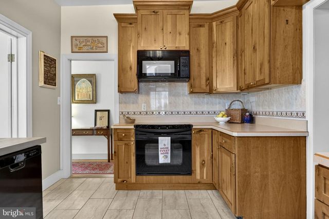 301 E GERMAN ST, Shepherdstown, WV 25443